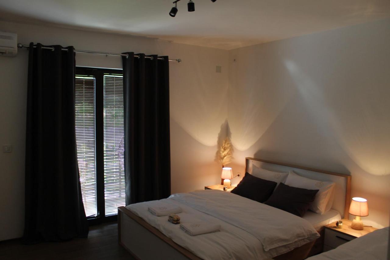 Belov Rooms And Apartments デミル・カピヤ エクステリア 写真