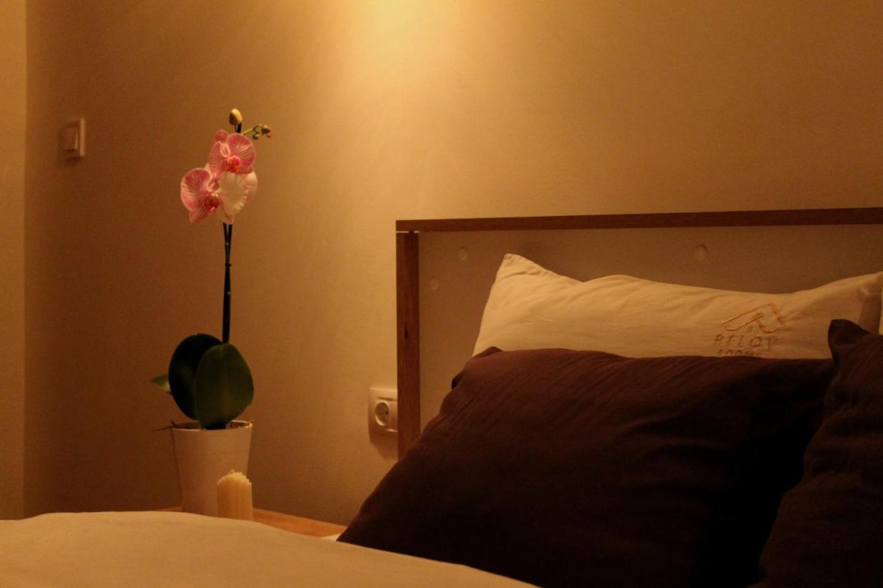 Belov Rooms And Apartments デミル・カピヤ エクステリア 写真