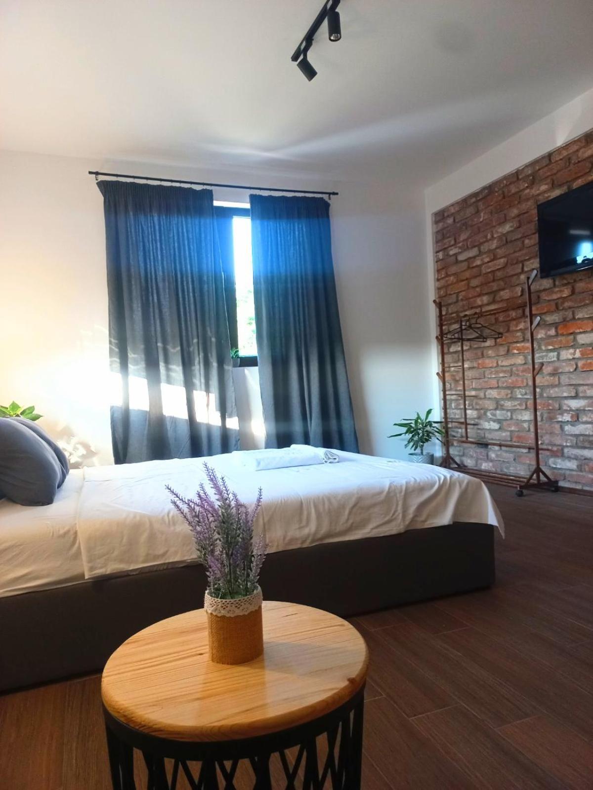 Belov Rooms And Apartments デミル・カピヤ エクステリア 写真